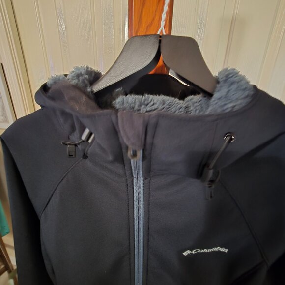 Columbia Women's Omni-Wind Jacket - size large - Picture 8 of 8